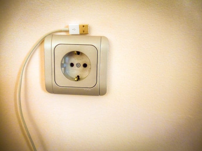 Use Wall Outlets To Recharge USB Devices Faster On Short Layovers